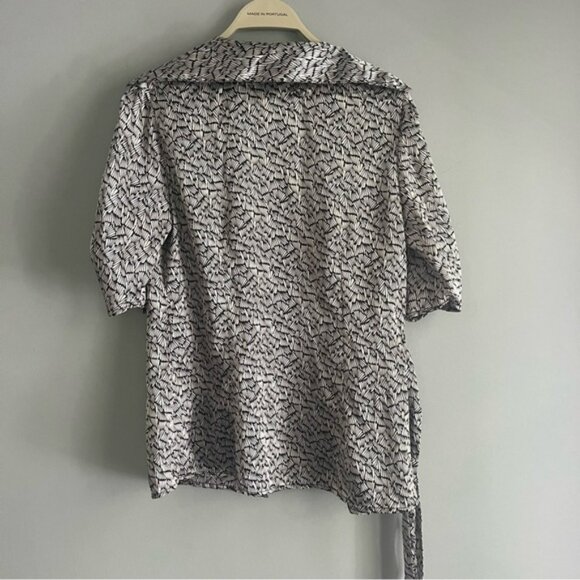 Pretty Button Down Blouse - Picture 5 of 8